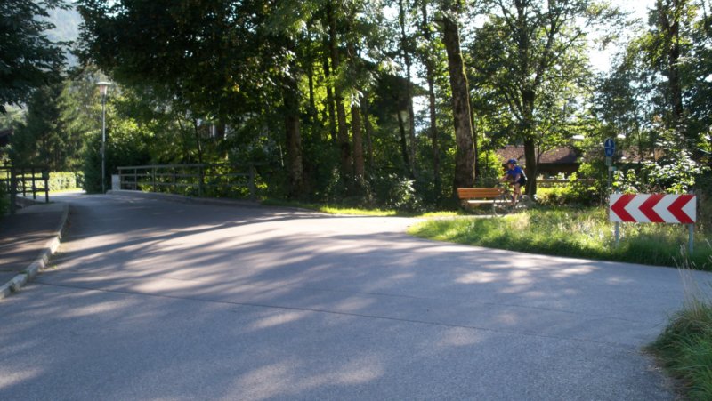 rechtsaufdenradweg.jpg