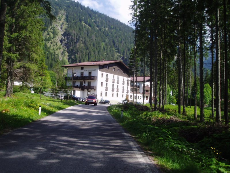vorbeiamhotelammerwald.jpg