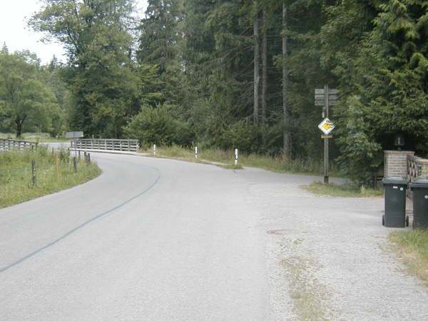 Rechts von der Hauptstrae abzweigen