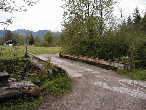 und ber die Brcke fahren