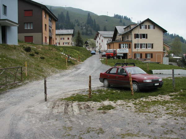 geradeaus durch Stoos fahren