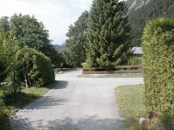 Rechts bergauf fahren