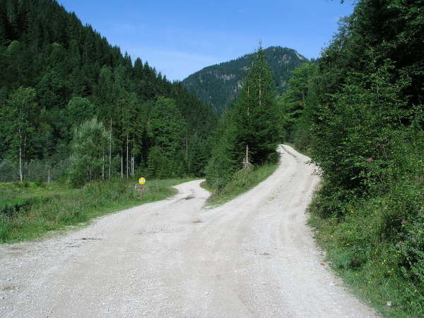 rechts bergauf fahren, links kommt man spter zurck