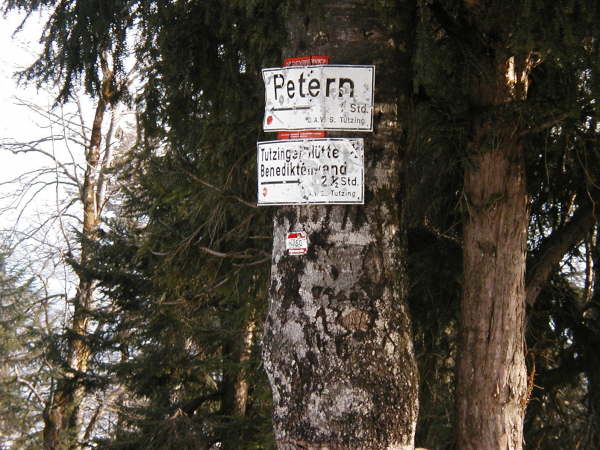 Richtung Petern steil bergab fahren