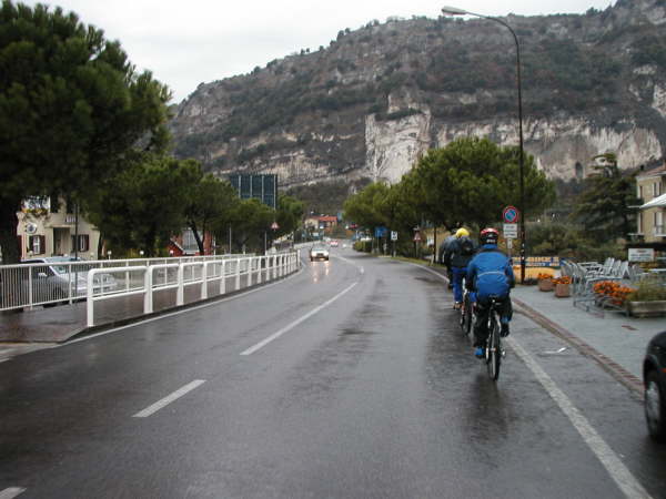 Fahrt auf der Hauptstrae Richtung Riva
