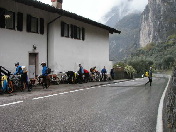 Auffahrt auf Asphalt