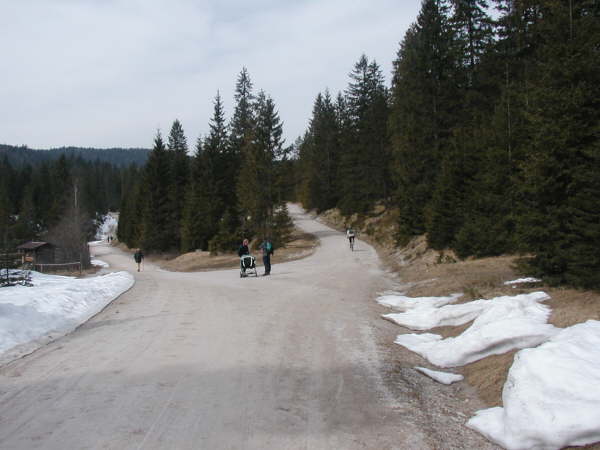 Rechts hinauf zum Hohen Kranzberg (kein Schild mehr vorhanden)