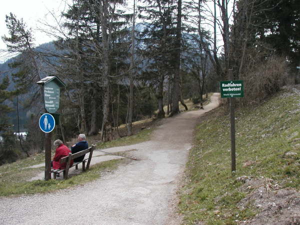 Den Weg Richtung Lautersee befahren