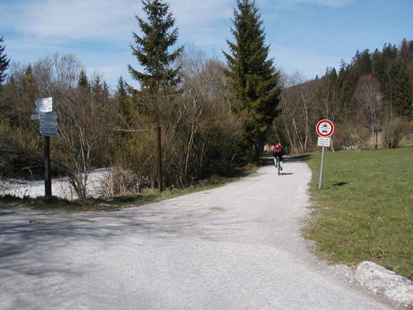 auf den Schotterweg Richtung Kr�ner Alm, Krottenkopf