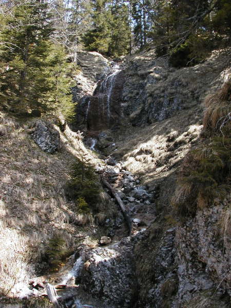 vobei an Wasserf�llen