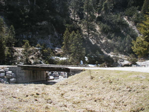 Links zum Rindbergweg abzweigen