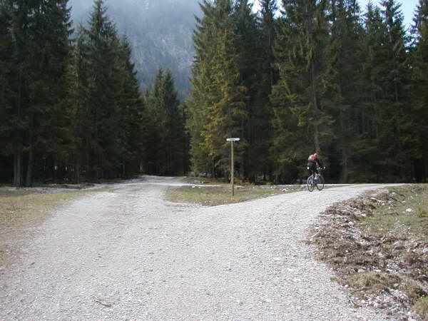 Immer dem Hauptweg Richtung Wallgau folgen