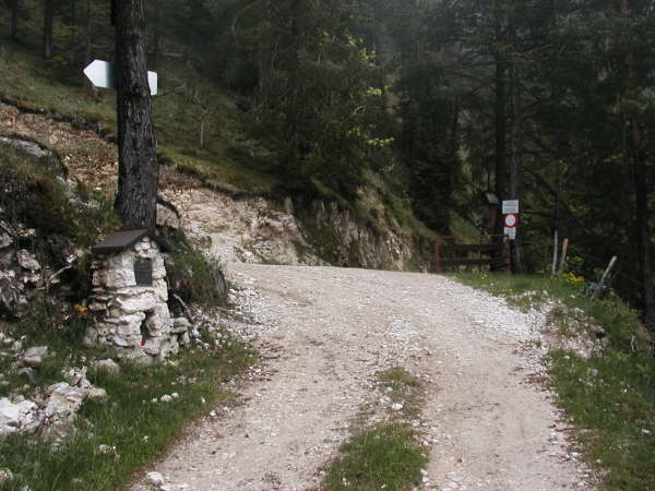 weiter links bergauf