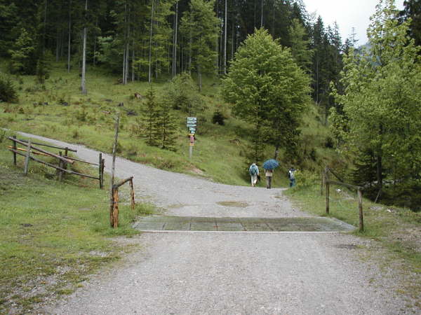 rechts leicht bergab fahren