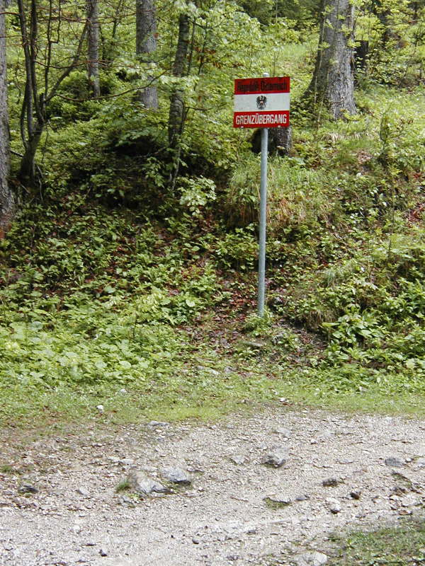 Die Grenze passieren