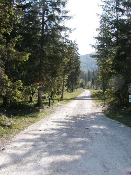 Begin des Schotterweges