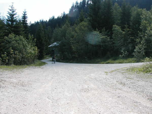 weiter geradeaus bergab