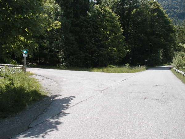Links abbiegen zur Auffahrt auf den Altlachberg