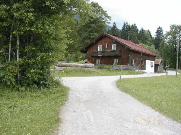 Weiter nach rechts auf der Asphaltstrae