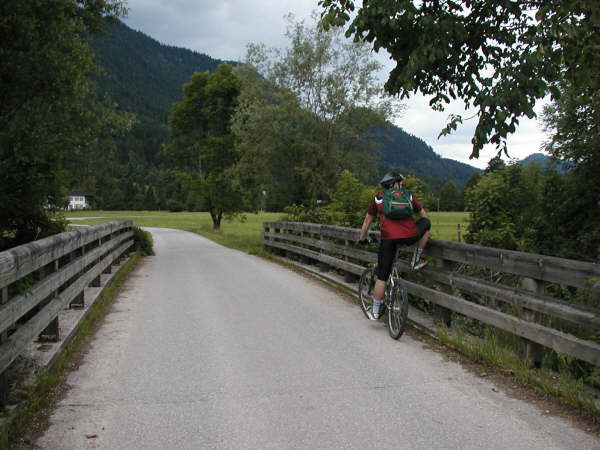 ber die Brcke und gleich wieder rechts