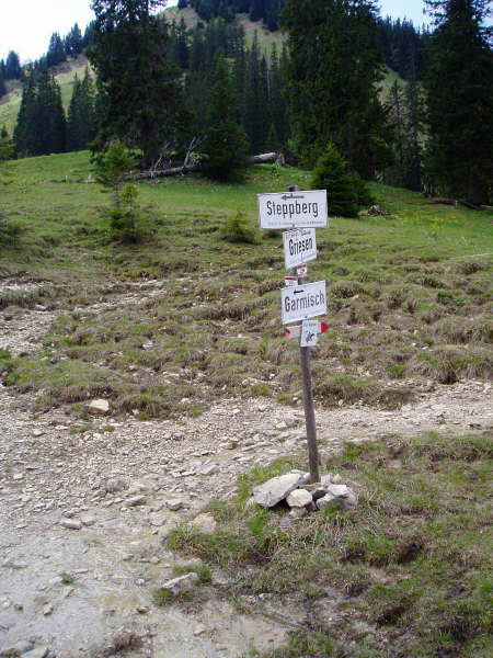 rechts Richtung Griessen fahren
