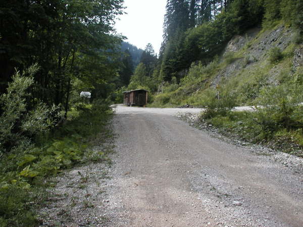 geradeaus weiter fahren