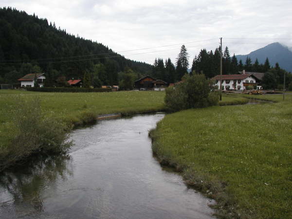 ber die Bachbrcke fahren