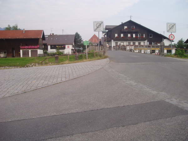 An der Loisachbrcke rechts