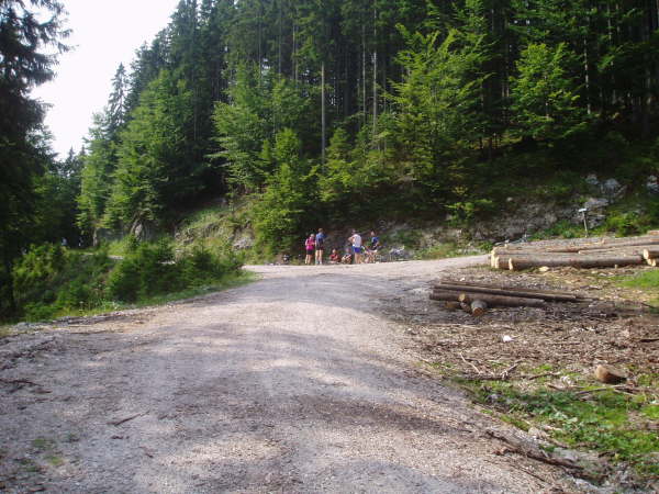 links weiter bergauf