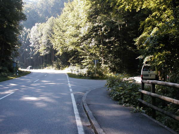 Rechts auf die alte Kesselbergstrae abbiegen
