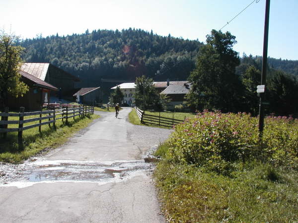 In Sachenbach geradeaus weiter fahren