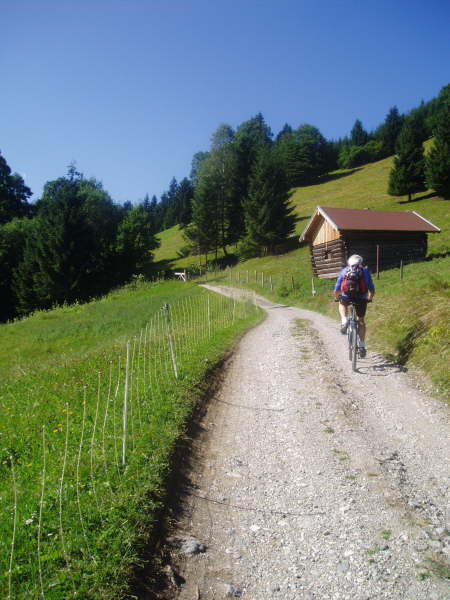 Dem Weg weiter folgen