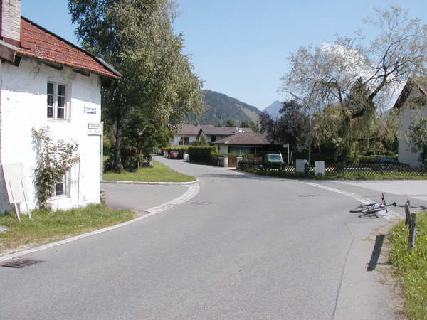 Hinterm Sgewerk links abzweigen