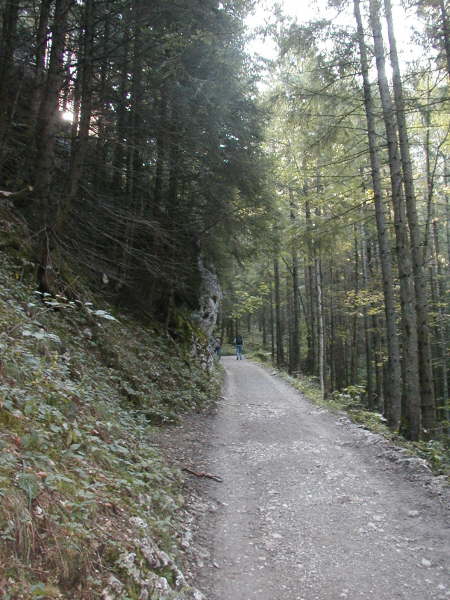 Teils steil bergauf fahren