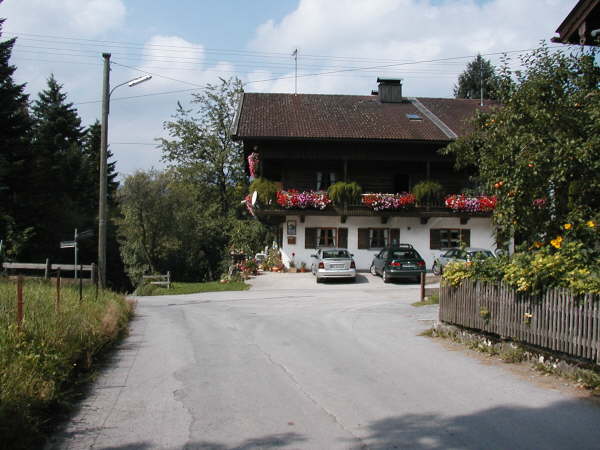 Links auf den Bucherweg abbiegen