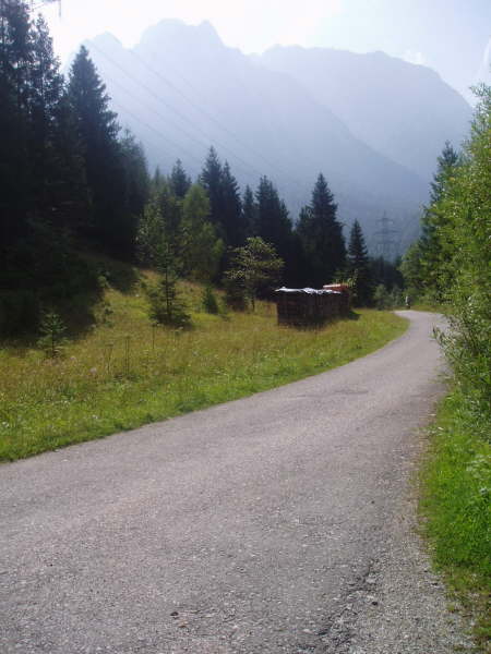 Weiter dem Isarradweg folgen
