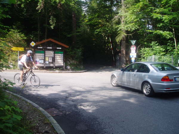 Geradeaus weiter Richtung Lauter/Ferchensee