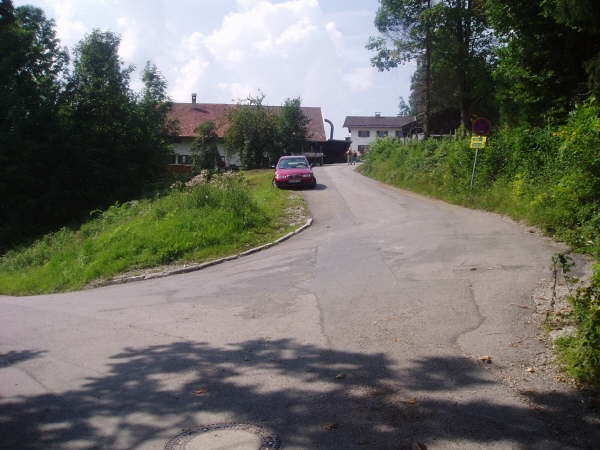 rechts kurz weiter bergauf