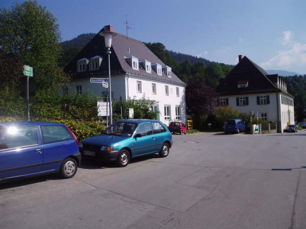 Die Neureuthstrae bergauf fahren