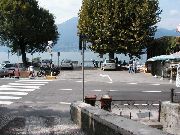 Mndung an der Hauptstrae am See