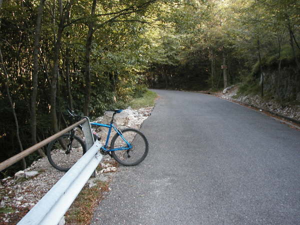 Abzweig auf den Sentiero della pace