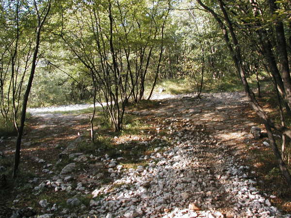 Platz mit Steinplatten