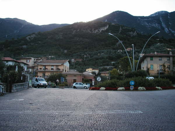 Mndung an der Hauptstrae in Malcesine