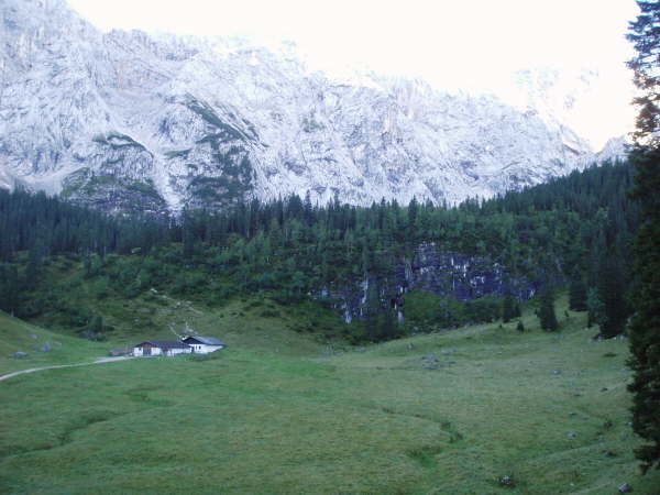 Blick zur Wettersteinalm