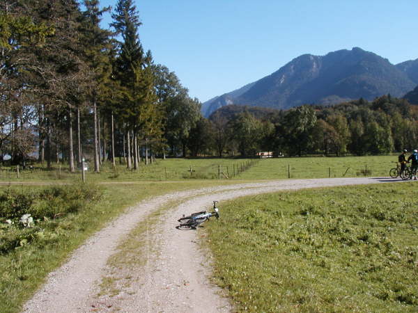 Rechts Richtung Walchenseekraftwerk fahren