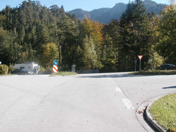 Rechts auf die Hauptstrae abbiegen