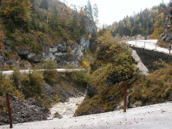 Fahrt durch die Bachschlucht