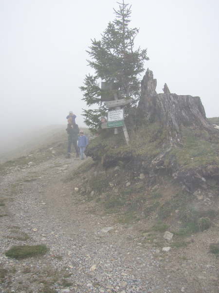 links weiter bergauf