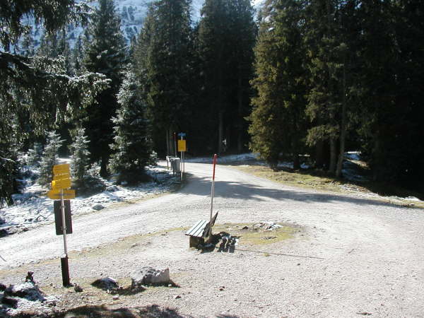 Geradeaus weiter Richtung Seebenalm/-see