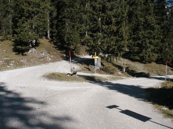 Rechts leicht bergab fahren